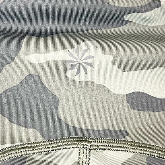 Athleta Ultimate 7/8 Tight Athletic Leggings Woman’s size XS camouflage green - Picture 5 of 8